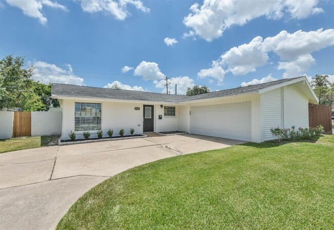 property at 3215 Rockyridge Dr
