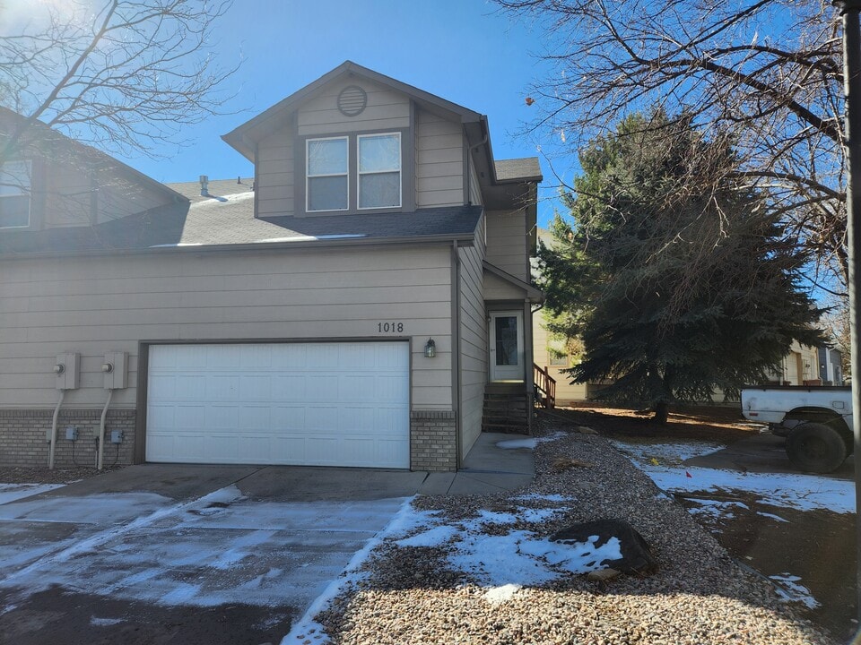 1018 Winona Circle in Loveland, CO - Foto de edificio