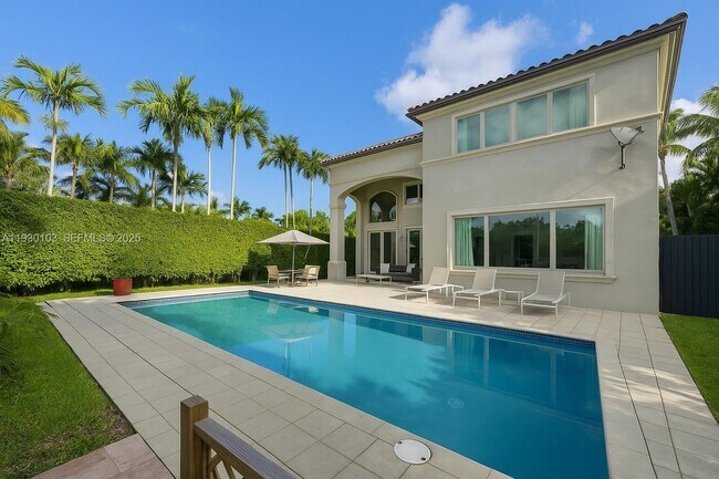 1490 Cleveland Rd in Miami Beach, FL - Building Photo - Building Photo