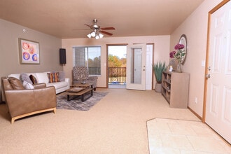 Stone Pointe Apartments in Manhattan, KS - Foto de edificio - Building Photo