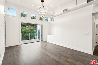 443 W Avenue 37 in Los Angeles, CA - Building Photo - Building Photo