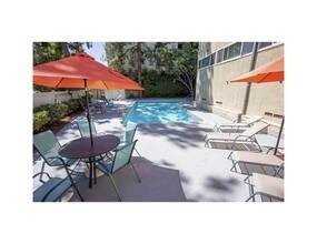 11138 Aqua Vista St in Los Angeles, CA - Foto de edificio - Building Photo