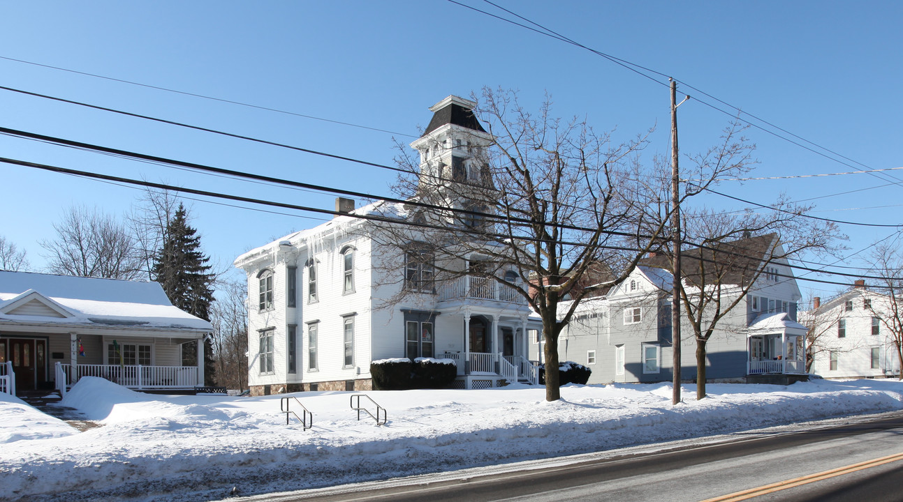 424 E Main St in Palmyra, NY - Building Photo