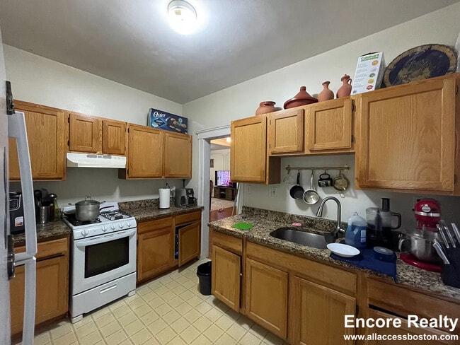 86 Maple St in Malden, MA - Building Photo - Building Photo