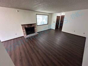 3095 SW 15th Ct in Gresham, OR - Building Photo - Building Photo