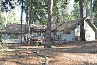 2742 Romer Blvd in Pollock Pines, CA - Foto de edificio - Building Photo