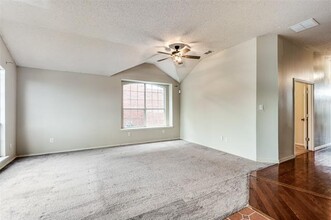 717 Silverbrook Dr in Saginaw, TX - Building Photo - Building Photo