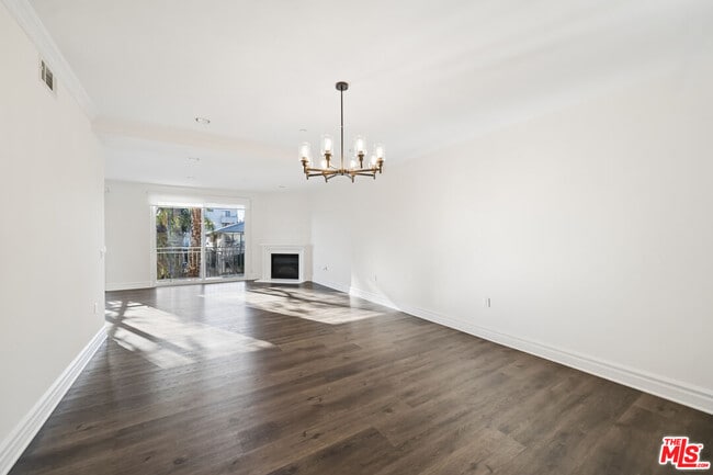 1050 S Holt Ave in Los Angeles, CA - Building Photo - Building Photo