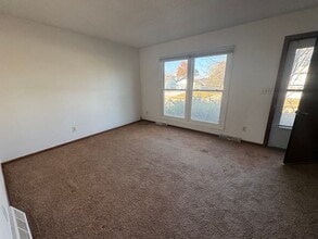 205-207-207 Westgate Ave in Cedar Falls, IA - Building Photo - Building Photo