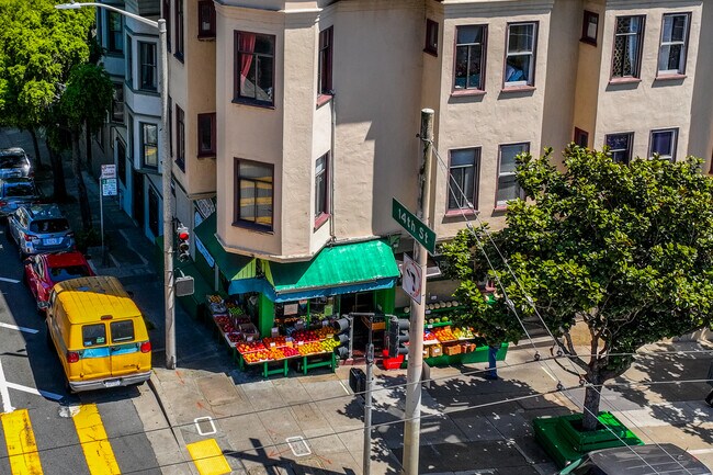 101-109 Castro St in San Francisco, CA - Foto de edificio - Building Photo