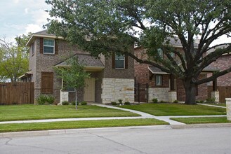 Mammen Park Estates in Irving, TX - Foto de edificio - Building Photo