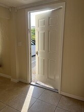 3091 64th St SW, Unit One bedroom apartment in Naples, FL - Building Photo - Building Photo
