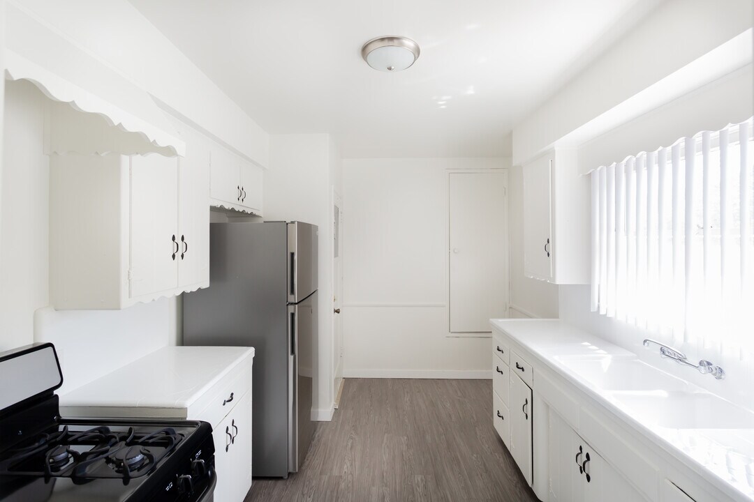 Radford in Valley Village, CA - Building Photo