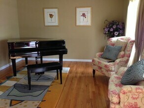 157 Little Plains Rd in Huntington, NY - Foto de edificio - Building Photo