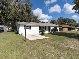 1314 CR 443 in Lake Panasoffkee, FL - Building Photo