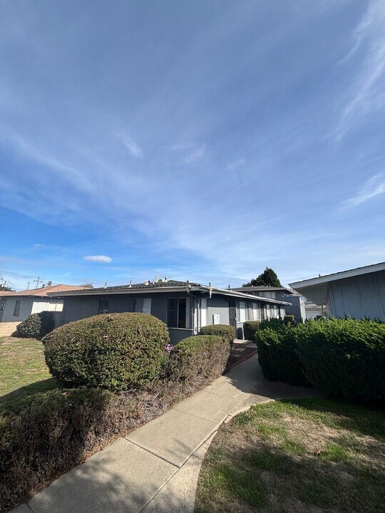 130 S C St in Lompoc, CA - Building Photo