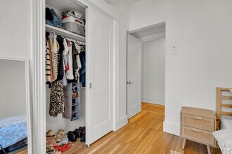 1066 Commonwealth Ave, Unit 201 in Boston, MA - Building Photo - Building Photo