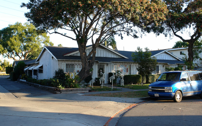 1841 Crestwood Lane in Anaheim, CA - Building Photo - Building Photo