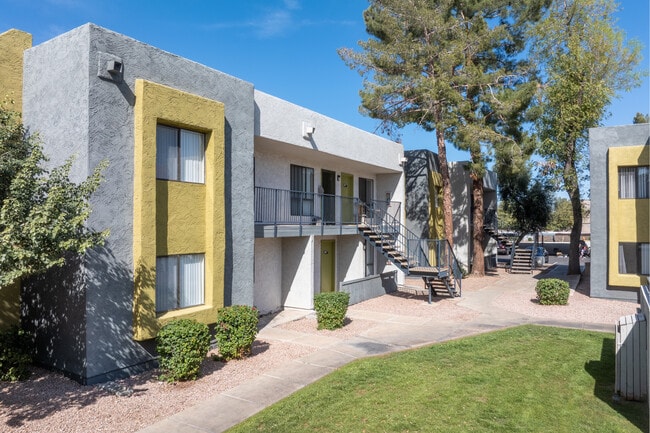 Emerson Square in Tempe, AZ - Foto de edificio - Building Photo