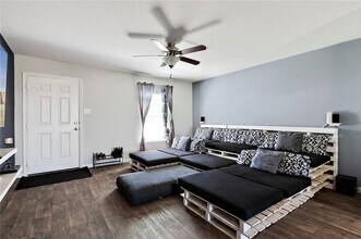 712 Cleary Ln in Jarrell, TX - Building Photo - Building Photo