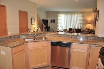 713 Blossom Ct in Naperville, IL - Building Photo - Building Photo