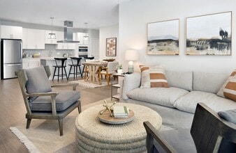 Heritage Spy Ring Golf Club in South Setauket, NY - Foto de edificio - Building Photo