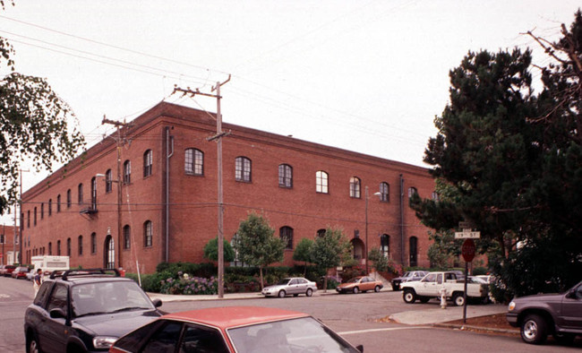 Potrero Square Lofts in San Francisco, CA - Building Photo - Building Photo