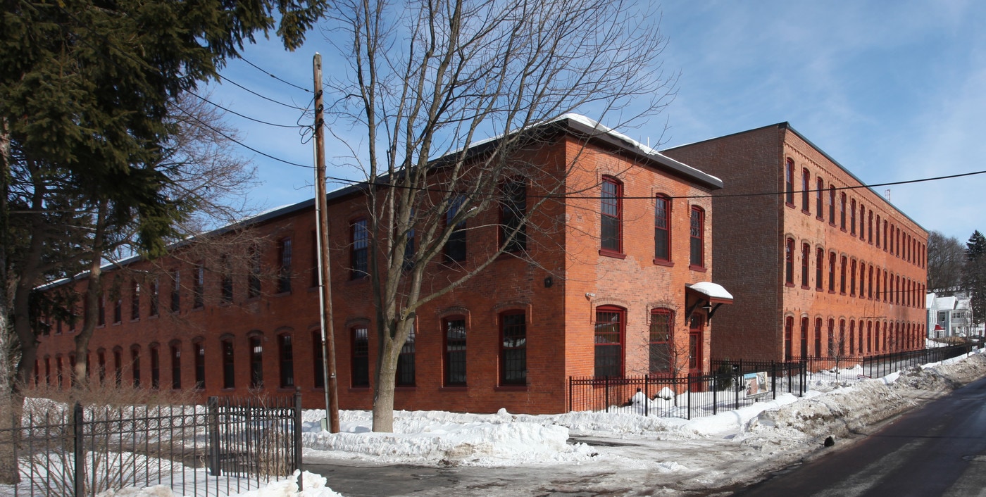 Logan Park Lofts in Auburn, NY - Foto de edificio