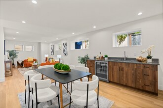 2349 NE 127th St in Seattle, WA - Foto de edificio - Building Photo