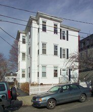 610 Bradford Ave in Fall River, MA - Foto de edificio - Building Photo