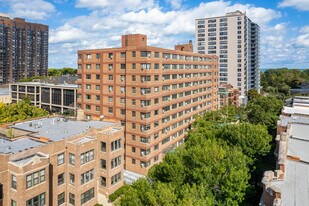 Bittersweet Condominium in Chicago, IL - Building Photo