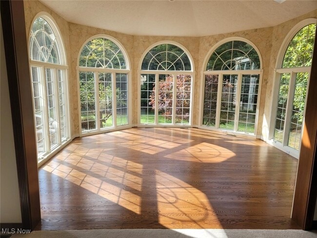 property at 4466 Forest Brooke Ct N