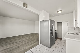 7015 8th Ave in Los Angeles, CA - Building Photo - Building Photo