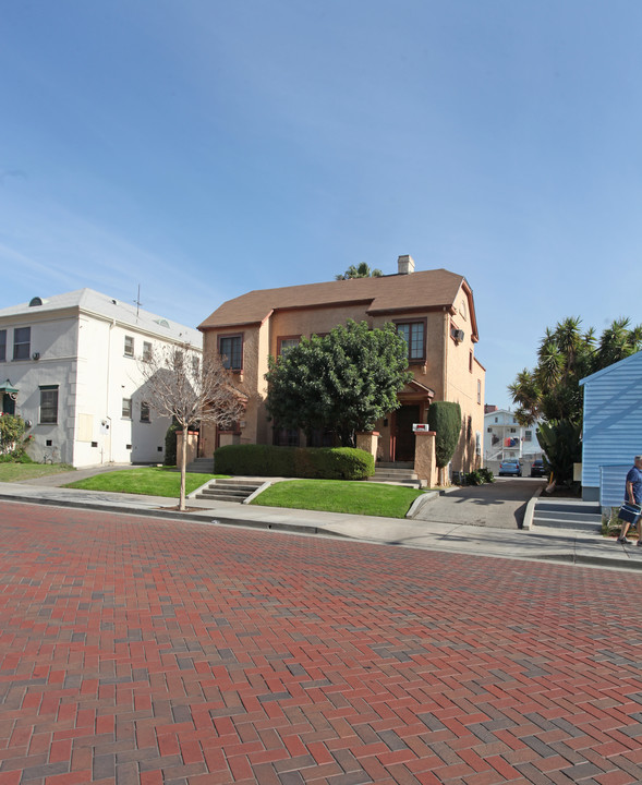 1338 N Berendo St in Los Angeles, CA - Foto de edificio