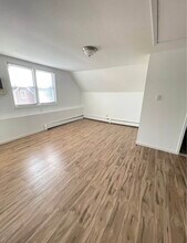 67 Kossuth St, Unit 2nd Floor in Wallington, NJ - Building Photo - Building Photo