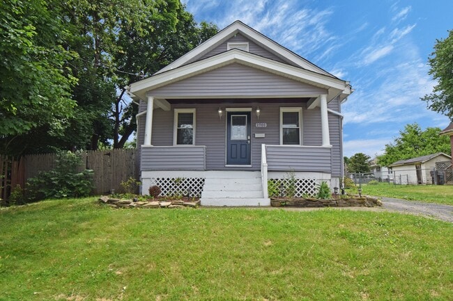 1701 Sundale Ave in Cincinnati, OH - Building Photo - Building Photo