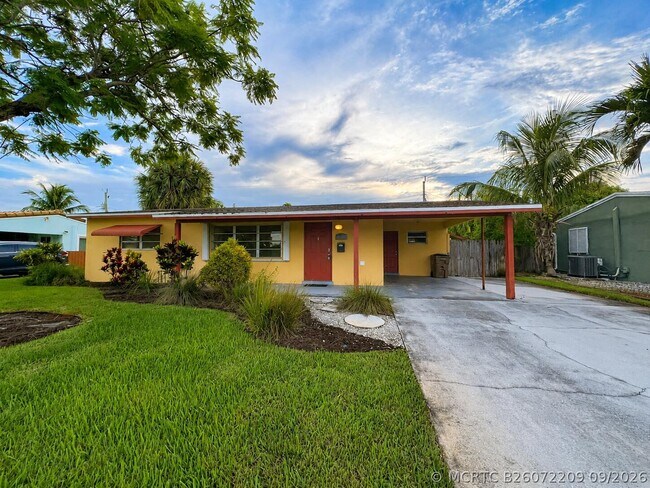 property at 1401 S Deerfield Ave
