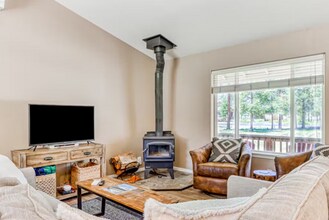 17455 Rail Dr in Bend, OR - Building Photo - Building Photo