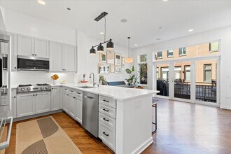 2860 N Paulina St in Chicago, IL - Building Photo - Building Photo