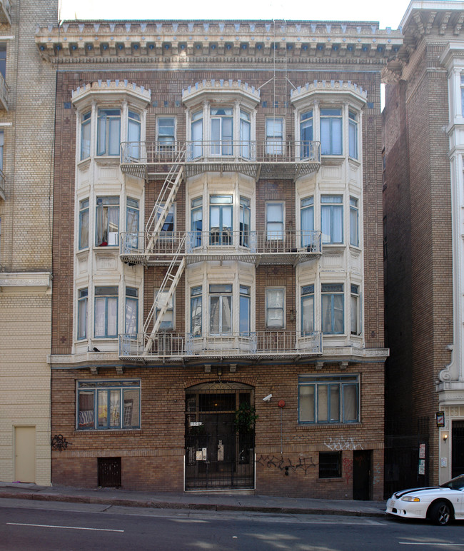 Colonade Apartments in San Francisco, CA - Building Photo - Building Photo