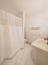 637 Cove Rd, Unit C in Stamford, CT - Foto de edificio - Building Photo