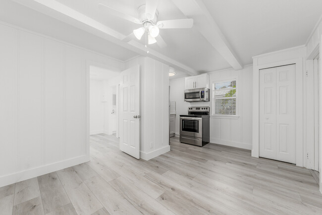 2511 NE Pine Ave in Jensen Beach, FL - Building Photo - Building Photo