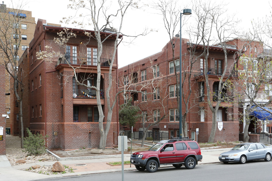 Logan St Hilltop Apartments in Denver, CO - Foto de edificio