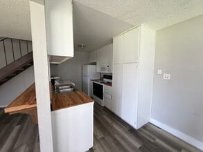 641 Oakwood Dr in Sparks, NV - Building Photo - Building Photo