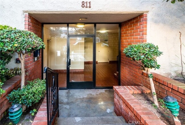 811 6th St, Unit 103 in Santa Monica, CA - Building Photo - Building Photo