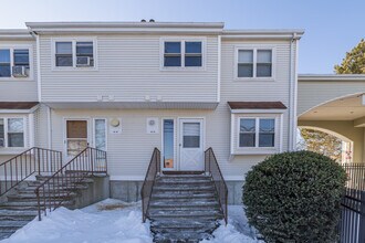 Roberto Clemente Condominium in Bridgeport, CT - Foto de edificio - Building Photo