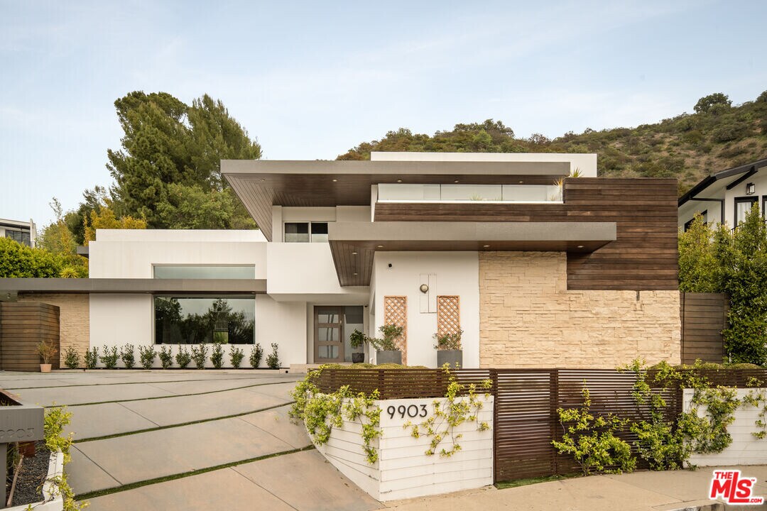 9903 Anthony Pl in Beverly Hills, CA - Building Photo