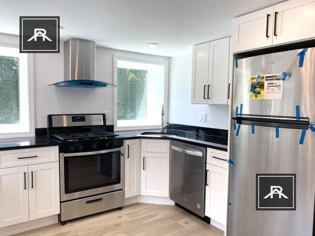 property at 6 Louders Ln