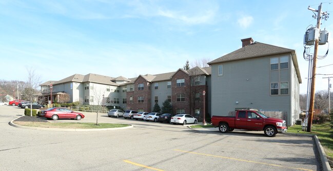 Pershing House in Lancaster, OH - Foto de edificio - Building Photo