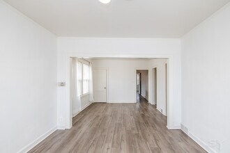 2816 N Mobile Ave in Chicago, IL - Building Photo - Building Photo